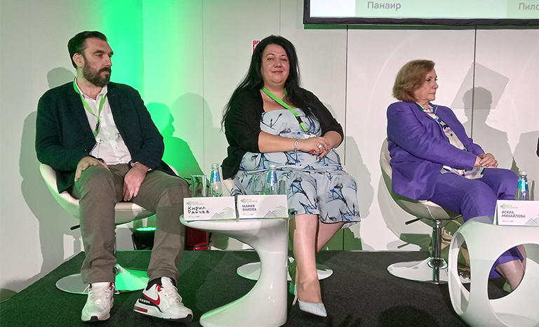 Кирил Райчев - Председател на Алианса за енергийна ефективност, Мария Накова и Искра Михайлова, по време на събитието GREEN WEEK 2023